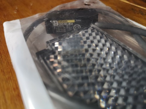 OMRON E3V3-R81-M3J - Picture 5 of 5