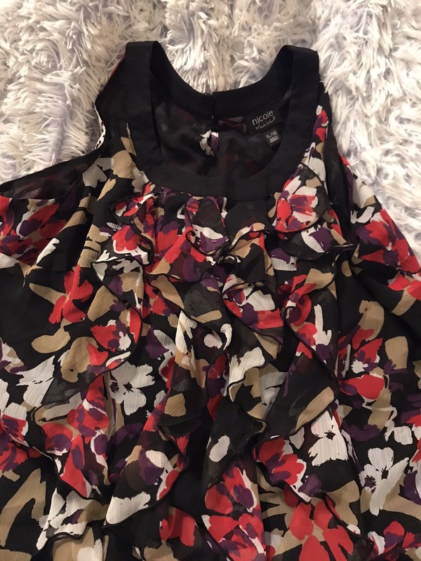 NICOLE RED BLACK WHITE  ABSTRACT FLORAL RUFFLED FRONT TOP XL/XG EUC