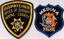 Elige 1 parche de policía de Nueva York: Wayne Co. Sheriff Dispatcher; Medina PD - letras blancas