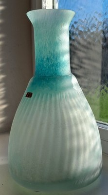 Kosta Boda Monica Backström, Frosted & Speckled Aqua Green Vase 24,5 cm mit Etikett