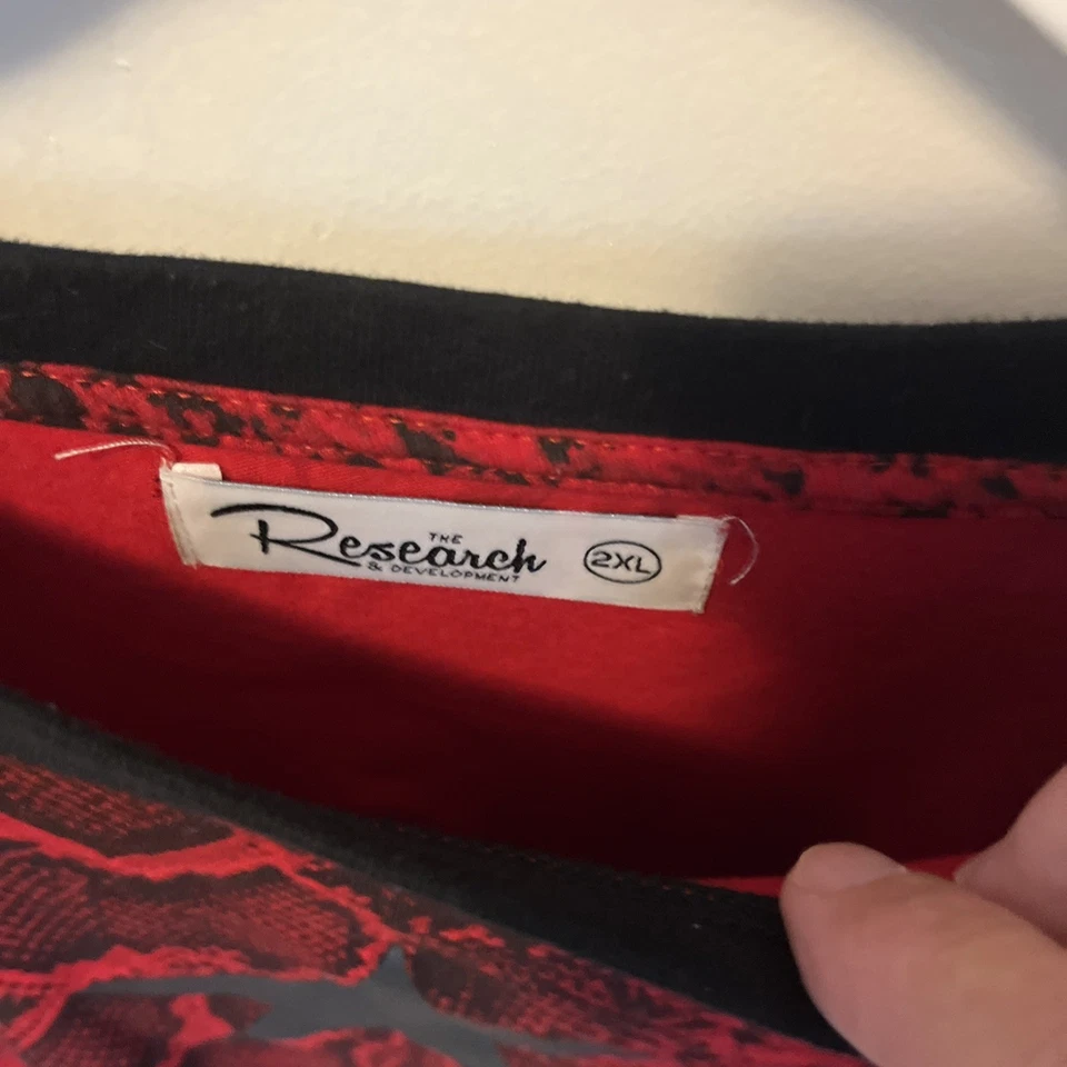 Research Development TShirt Mens 2XL Snake and stars w! distressed pocket RARE - Image 3 of 4