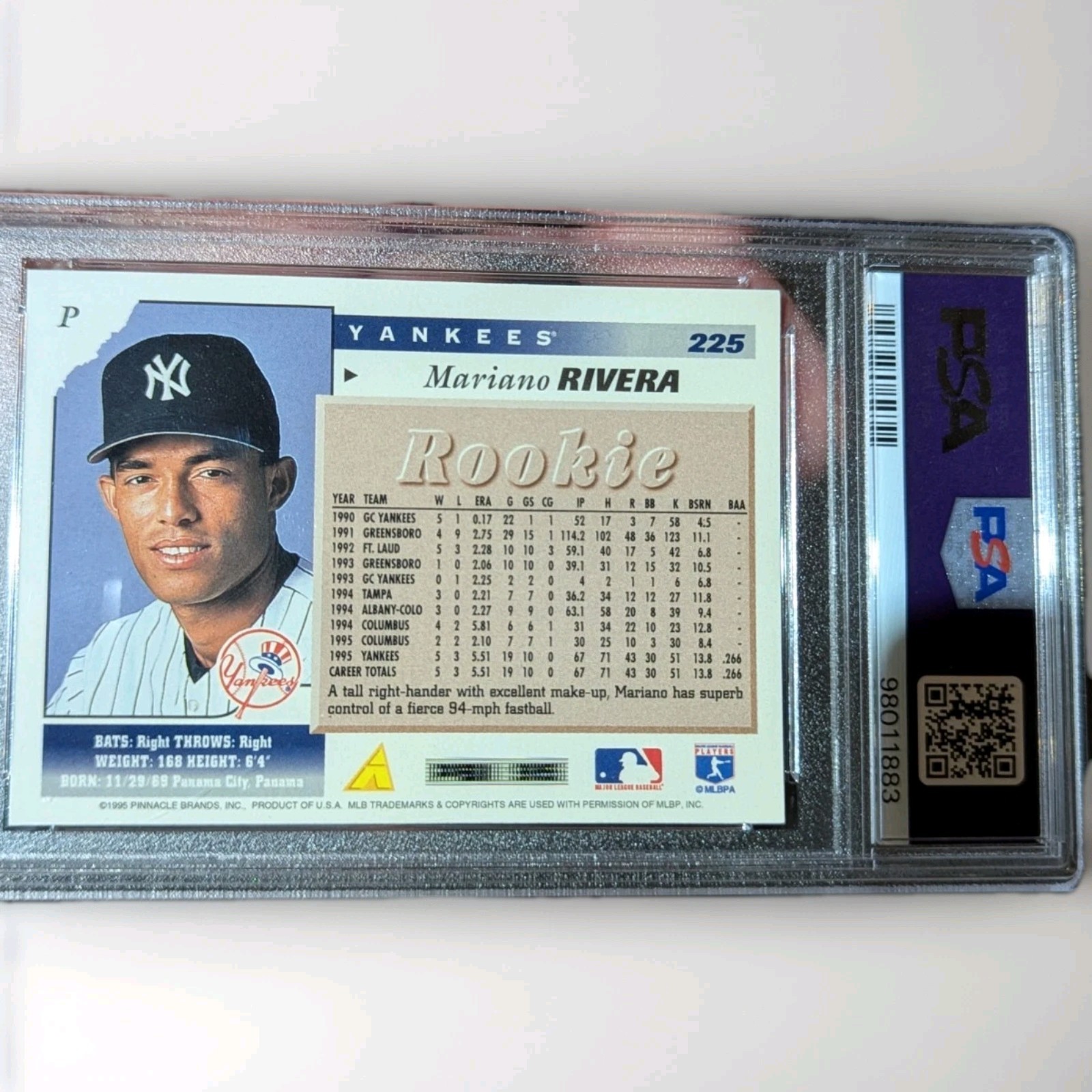 1996 Score #225 Mariano Rivera Rookie PSA 8 NY Yankees HOF carte de baseball view 2