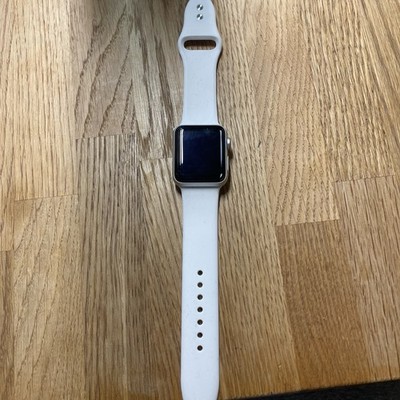 Apple Watch Series 3 GPS, 38 mm Aluminiumgehäuse, Silber, Sportarmband
