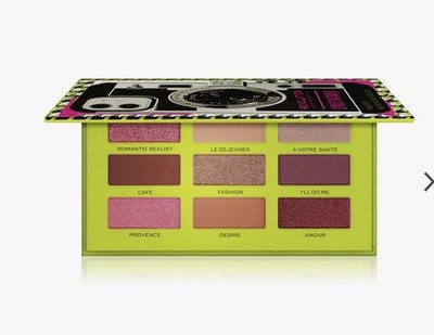 Revolution X Emily In Paris Palette mit pudrigen Lidschatten Neu