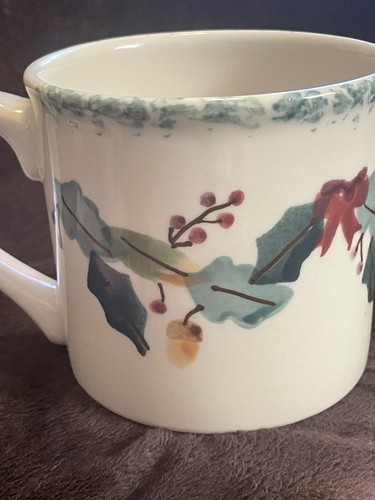 2 Hartstone Pottery Coffee Mugs Christmas Garland Pattern Berries Acorns 12 oz - Picture 4 of 9
