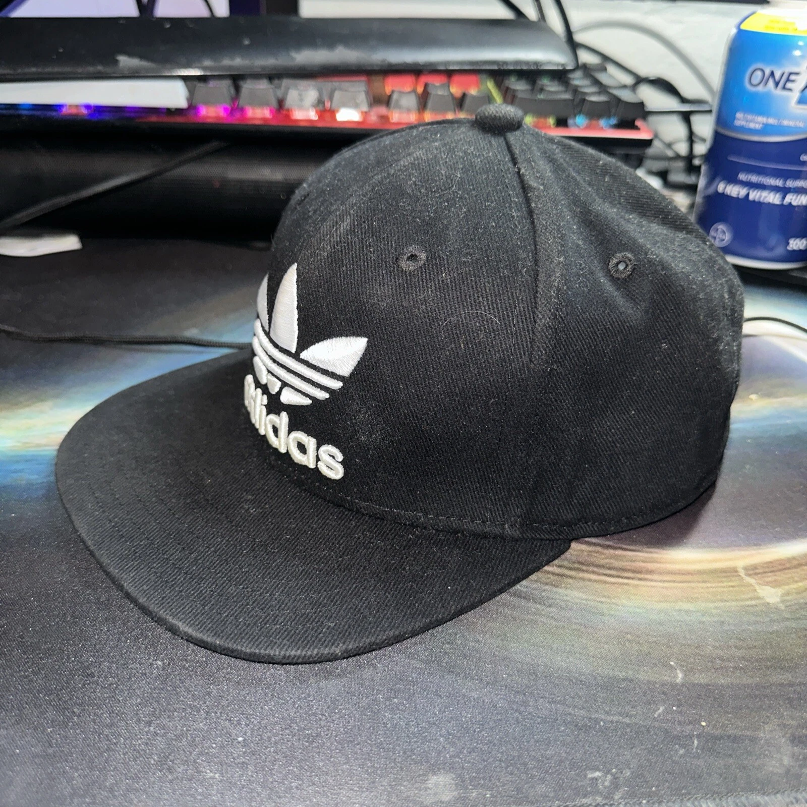 Cappello piatto Adidas nero con schienale a scatto 90288