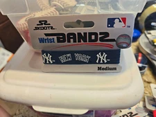 NEW YORK YANKEES NAVY MLB WRIST BAND BANZ OFFICIALLY LICENSED SIZE MEDIUM