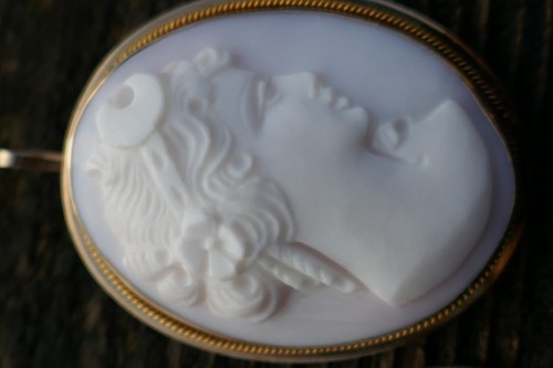 Antique Victorian 14K Yellow Gold Carved Angel Coral Cameo Brooch / Pendant - Picture 6 of 10