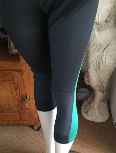 #318 NWT XSMALL Women's NIke Essentials tight fit capri 645603 008 - Picture 6 of 7