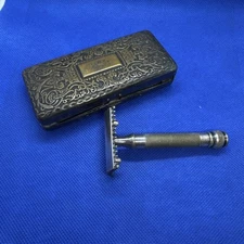 Vtg GILLETTE RAZOR SET in METAL TRAVEL BOX SHAVE KIT MADE in USA RARE!