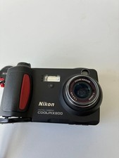 Nikon COOLPIX800 Compact Digital Camera with 8MB Media Excellent Condition