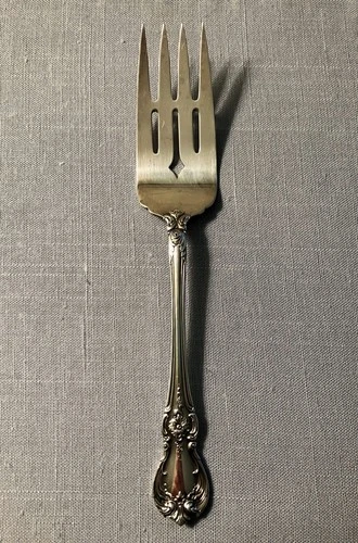 Old Masters by Towle Sterling 8 1/4" Silver Serving Fork in good condition.