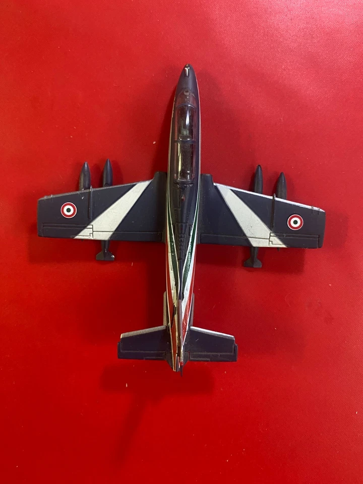ITALERI FABBRI 1:100 Modellino Aereo MB-339 FRECCE TRICOLORI Metallo pressofuso - Immagine 3 di 4