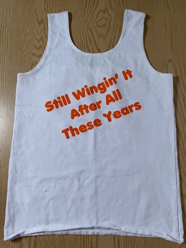 B85 Women’s Hooters Girl 40th Anniversary Uniform Tank size Medium - 第 4/4 張圖片