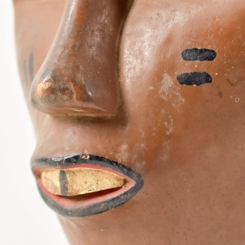 Máscara de retrato figurativo Guro sobre soporte personalizado Costa de Marfil - Imagen 6 de 9