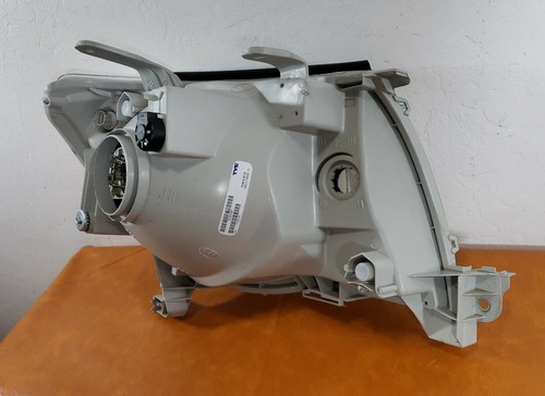 FIT 2005-2011 TOYOTA TACOMA LEFT DRIVER HALOGEN HEADLIGHT AFTER MARKET USED#2 - Picture 10 of 12