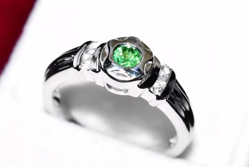 Tsavorite Garnet 9ct White Gold Natural Green Garnet Gold Ring (3.20g) Size N/7 - Image 4 of 4