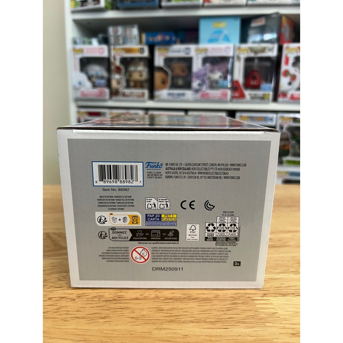 NEW IN HAND LE DELUXE Boa Hancock on Throne Funko Pop #2156 One