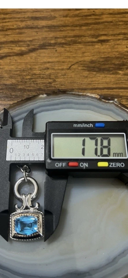 Collar Tiffany & Co. de plata de ley con colgante de piedras preciosas azules Foto 4 de 4