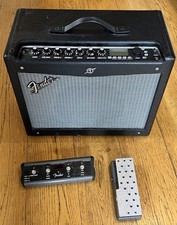 Fender Mustang 3 V2 100W Guitar Amplifier + fender expression + 4 button switch