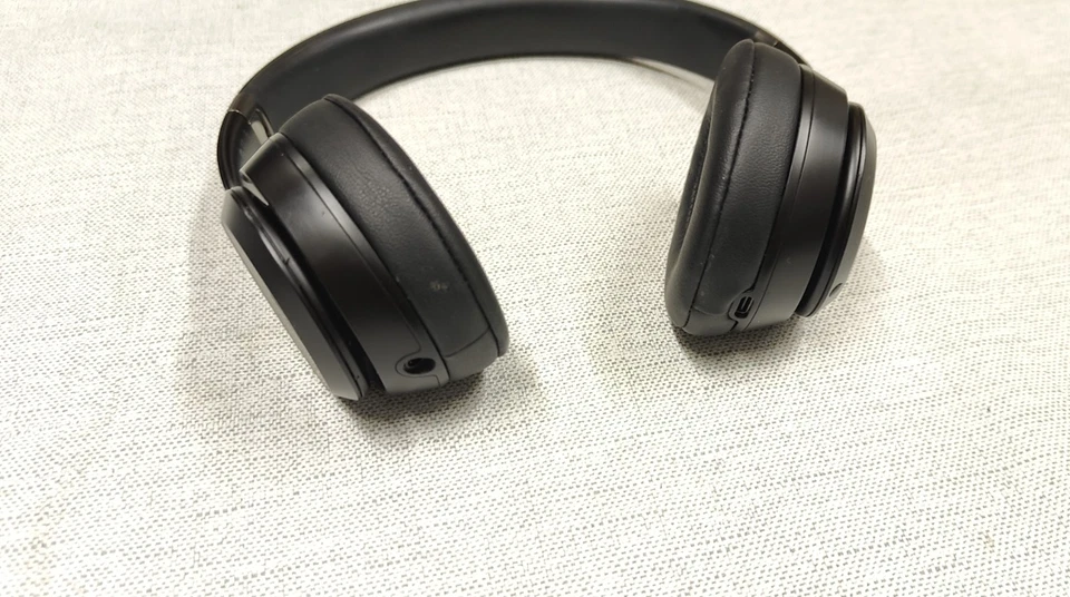 Beats Solo 4, photo 2 of 5