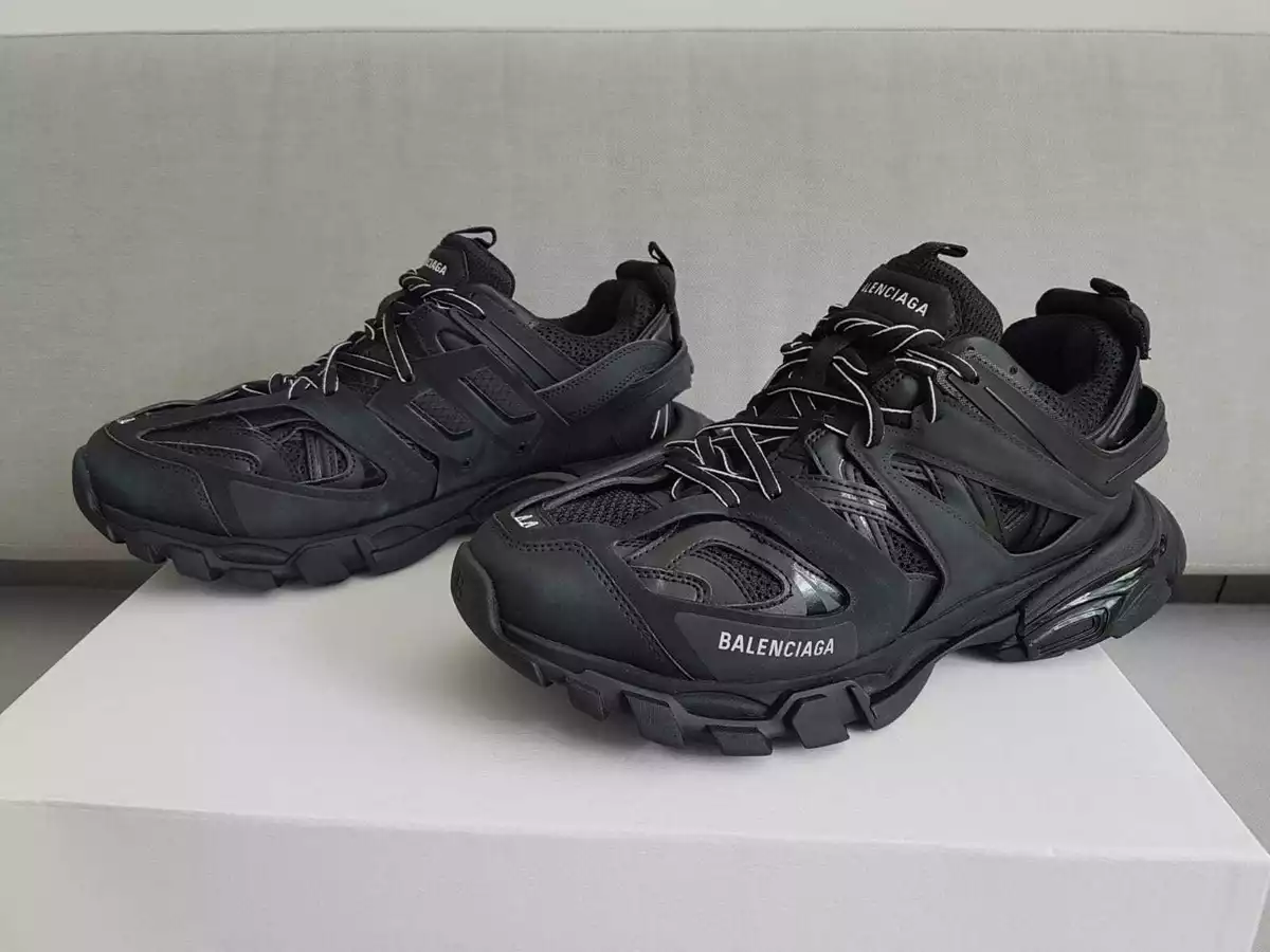 再値下げ☆大手USEDショップ納品書付属 BALENCIAGA TRACK 42