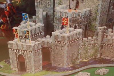 Milton Bradley Puzz-3D Camelot Castle 620 piece Jigsaw Puzzle