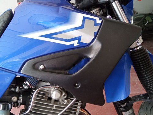 Par de cucharas de aire carenado de tanque Yamaha XT600E 4PT TOTALMENTE NUEVO ENVÍO RÁPIDO EN LA UE EE. UU. - Imagen 4 de 10