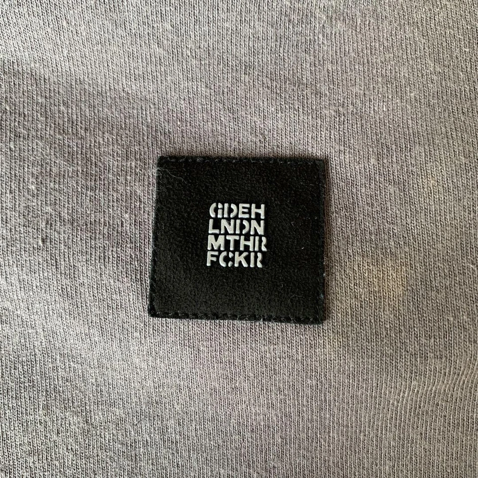 Camiseta Goodenough Uk con estampado a mano encubierta Ukg Foto 3 de 4