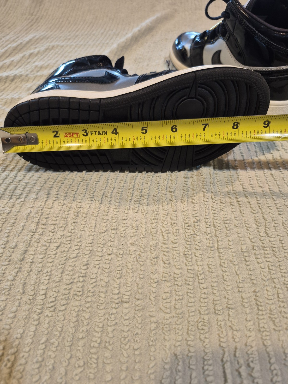 Nike Air Jordan 1 Mid SE Black Metallic Silver Gold Youth 2Y Jumpman Shoes