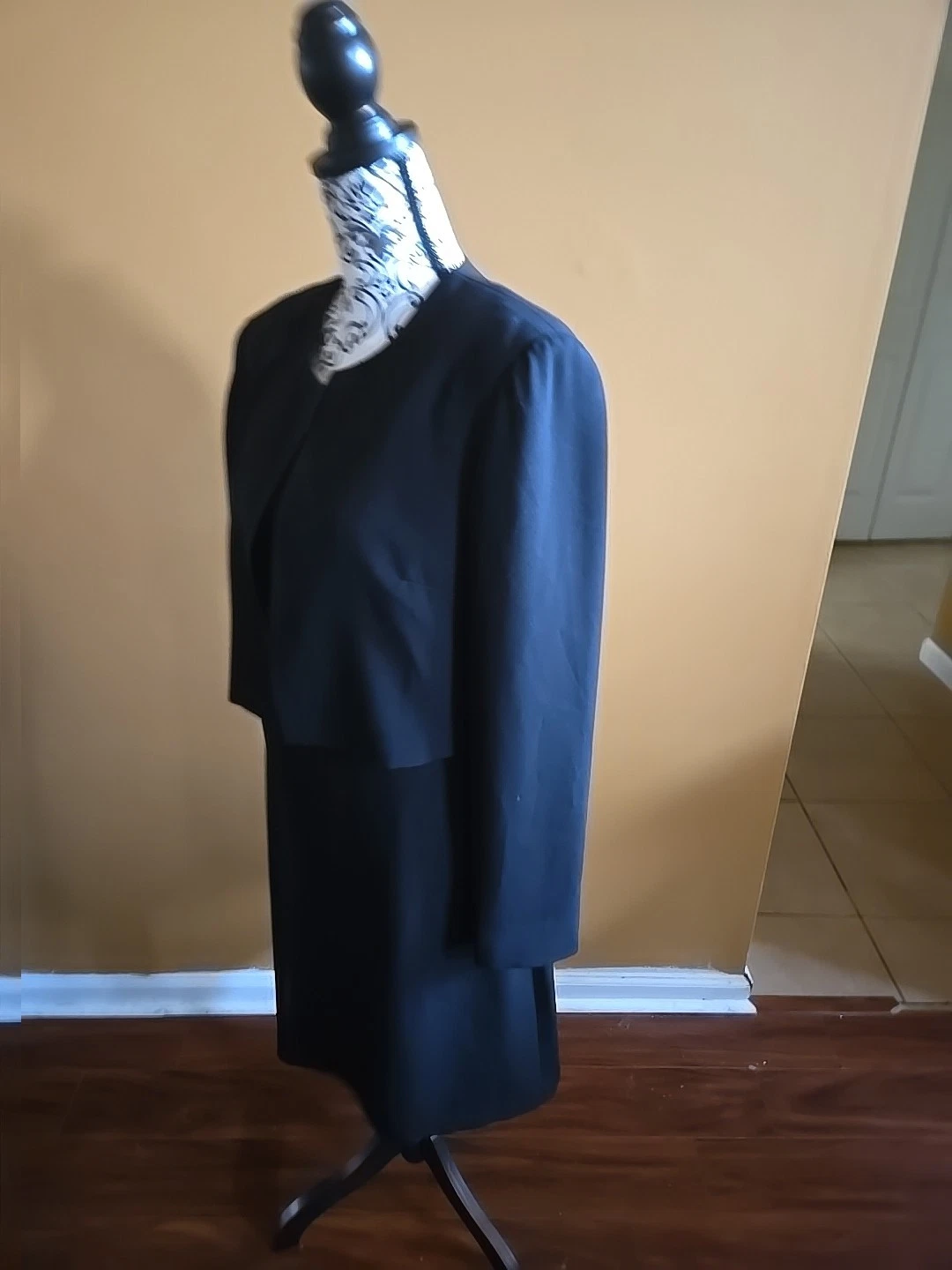 VETEMENTS Giacca bianca e nera con abito combinato Liz Claiborne