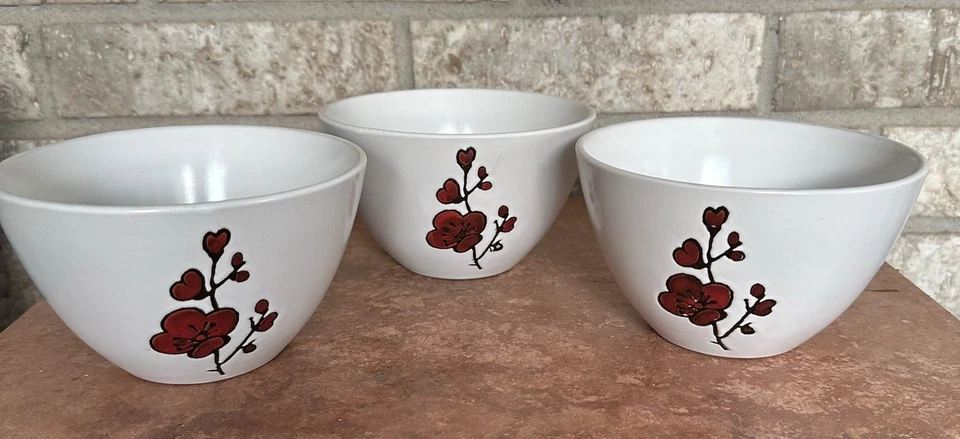 Cuencos de sopa Asian Living crema con flores rojas oscuras 5 5/8 pulgadas X 3 3/8 pulgadas Foto 4 de 4