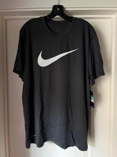 Nike training hotsell swoosh t shirt