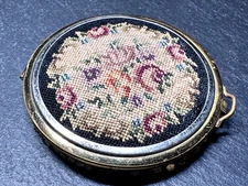 VINTAGE FLORAL NEEDLEPOINT 2.5" POWDER COMPACT WITH GOLDEN MESH BASE E299