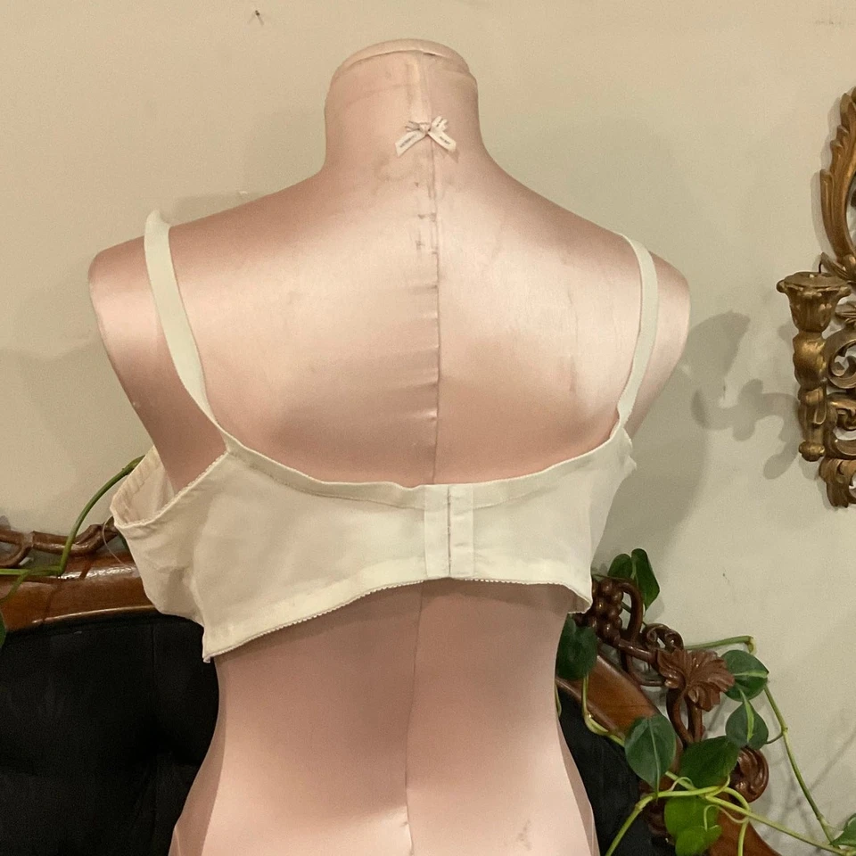 Vintage The Woman Within Wireless Full Coverage Bra Size 42DD Ivory - Image 3 of 4
