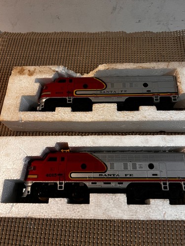 MEHANO ? HO locomotive diesel SANTA FE caisse plastique éclairée #4015