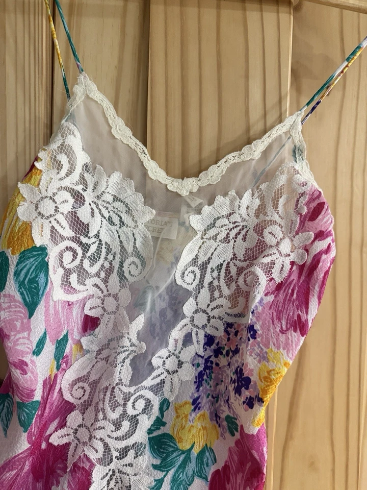 Muñeca bebé Victoria Secret etiqueta dorada de colección dobladillo floral encaje de hadas talla pequeña/pequeña Foto 4 de 4