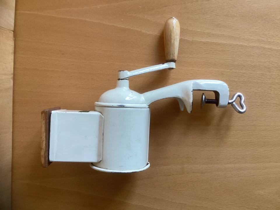 Alte Zassenhaus Zweifach Trommel Mühle Tischmühle aus Holz und Metall Vintage