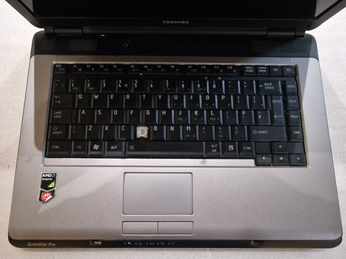 Toshiba Satellite Pro L300D-21U Amd Sempron SI-40 2GHz Untested For Parts - Picture 6 of 17