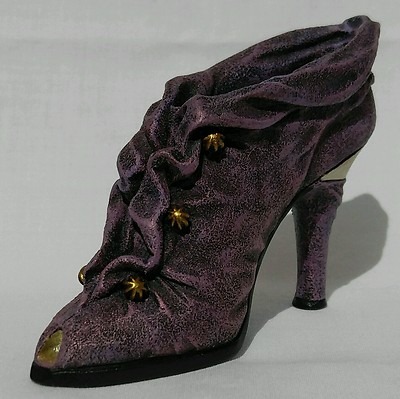 Cloaked in Mystery Just The Right Shoe #25113 2000 Raine Willitts Collectible