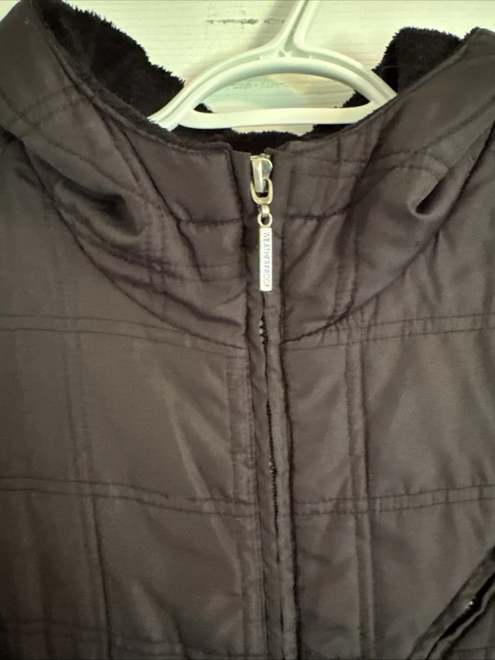 Weatherproof Brand Women’s Black Quilted Jacket Full Zip With Hood Size Medium - Image 4 of 4