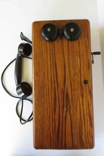 Antique telephone Wood Wall Telephone with magneto Automatic Electric