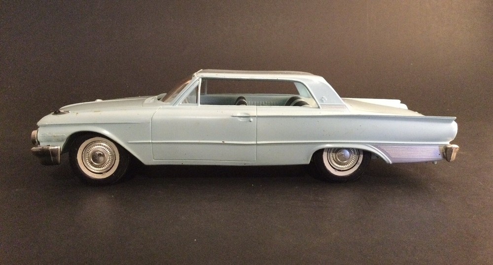 1961 Ford Galaxie 2-Door Hardtop Plastic Promo Model 1:25 Scale by AMT