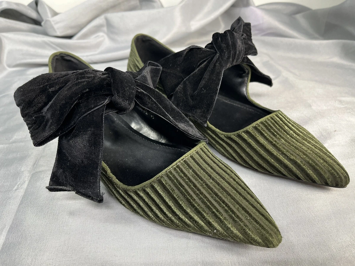 Flats with shop bows on them