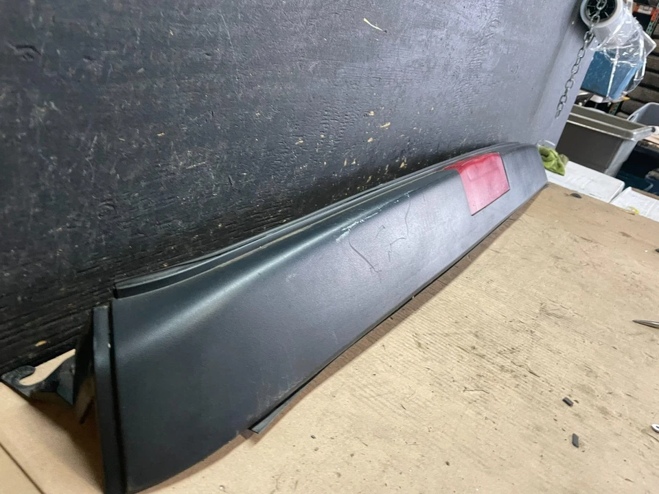 Tercera luz de freno Chevrolet Express 2003 a 2020 alerón R0493 DG Foto 3 de 4