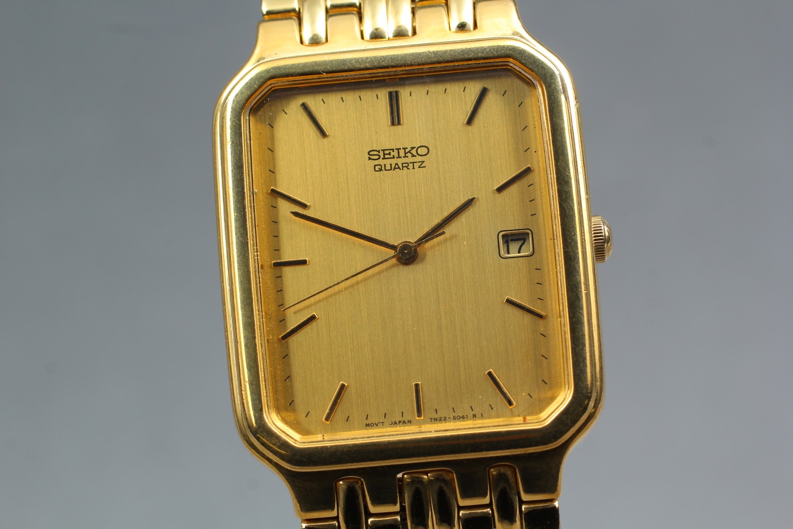 JAPAN 7N22-5021 Watch New Qz [Near Tank Gold Batt MINT] Mens Vintage Seiko From - vintagewatches.pk