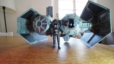 Star Wars Tie Fighter Bomber (plus pilot) Hasbro