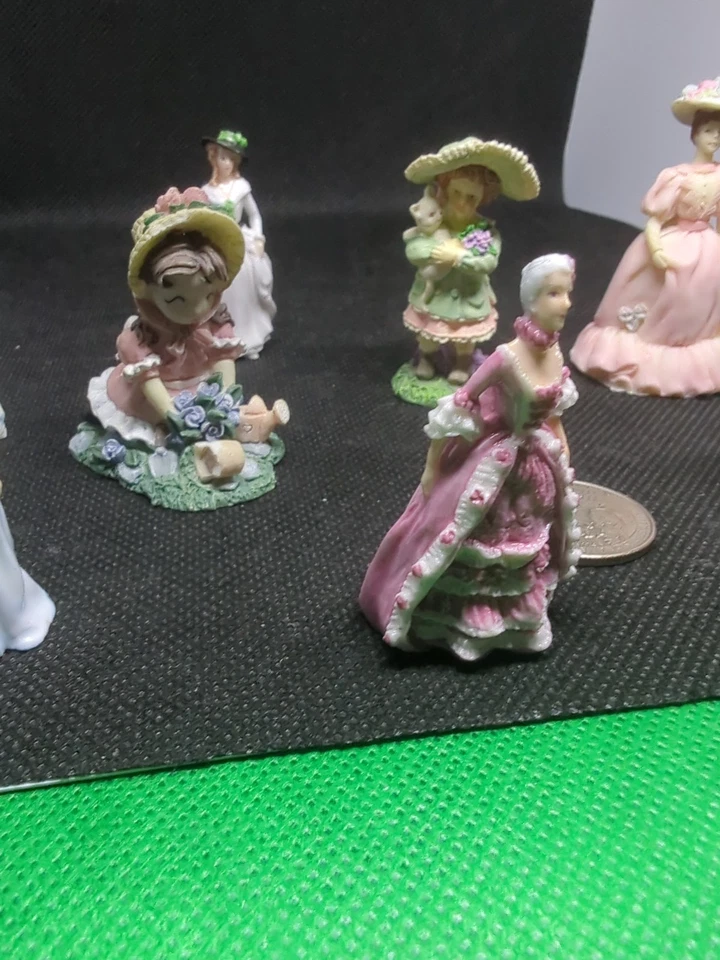 Lote de muñecas miniatura de porcelana y resina surtidas para casa de muñecas Foto 3 de 4