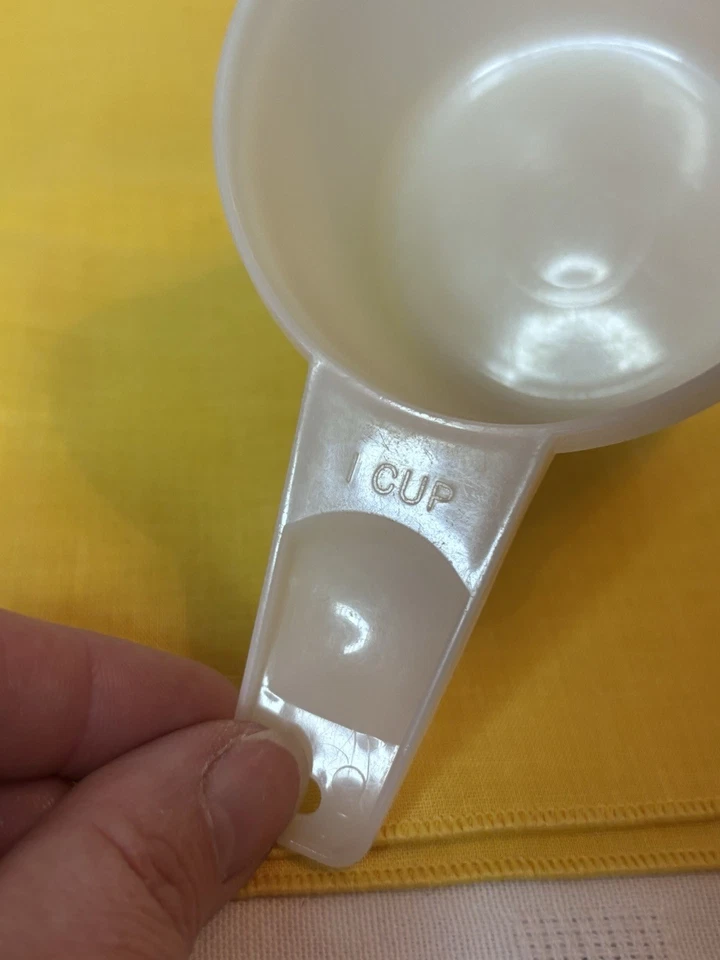 Tupperware Vintage White 1 Cup Measuring Cup - Image 2 of 3