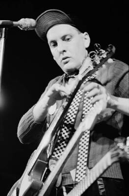Guitarist Rick Nielsen performing with American rock group Cheap T - Old Photo 1